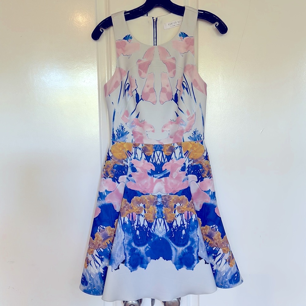 A line dress. Color multi, sleeveless